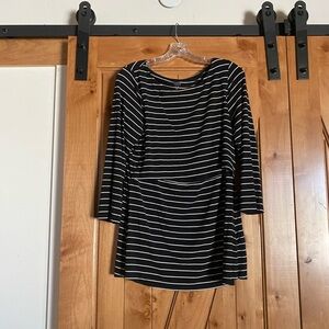 GAP Maternity one 3/4 sleeve T-shirt Size M w/ nursing access VGUC